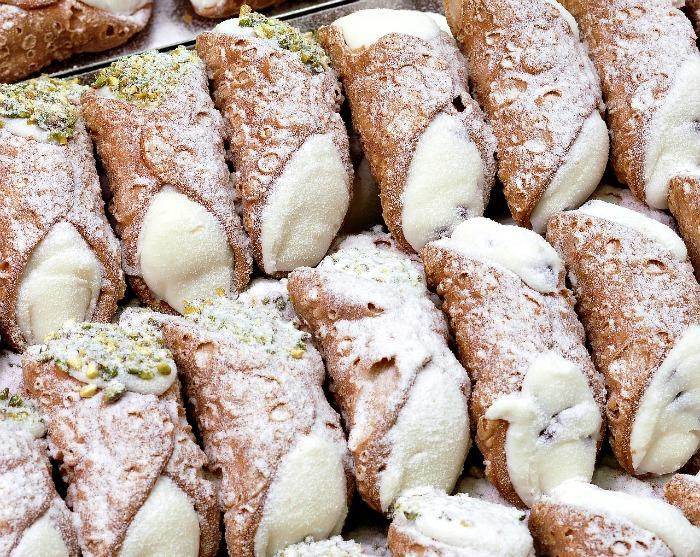 Leave the gun. Take the cannoli.